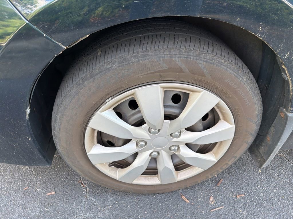 Used 2017 Toyota Corolla LE w/ Carpet Mat Package (TMS) FWD image 5