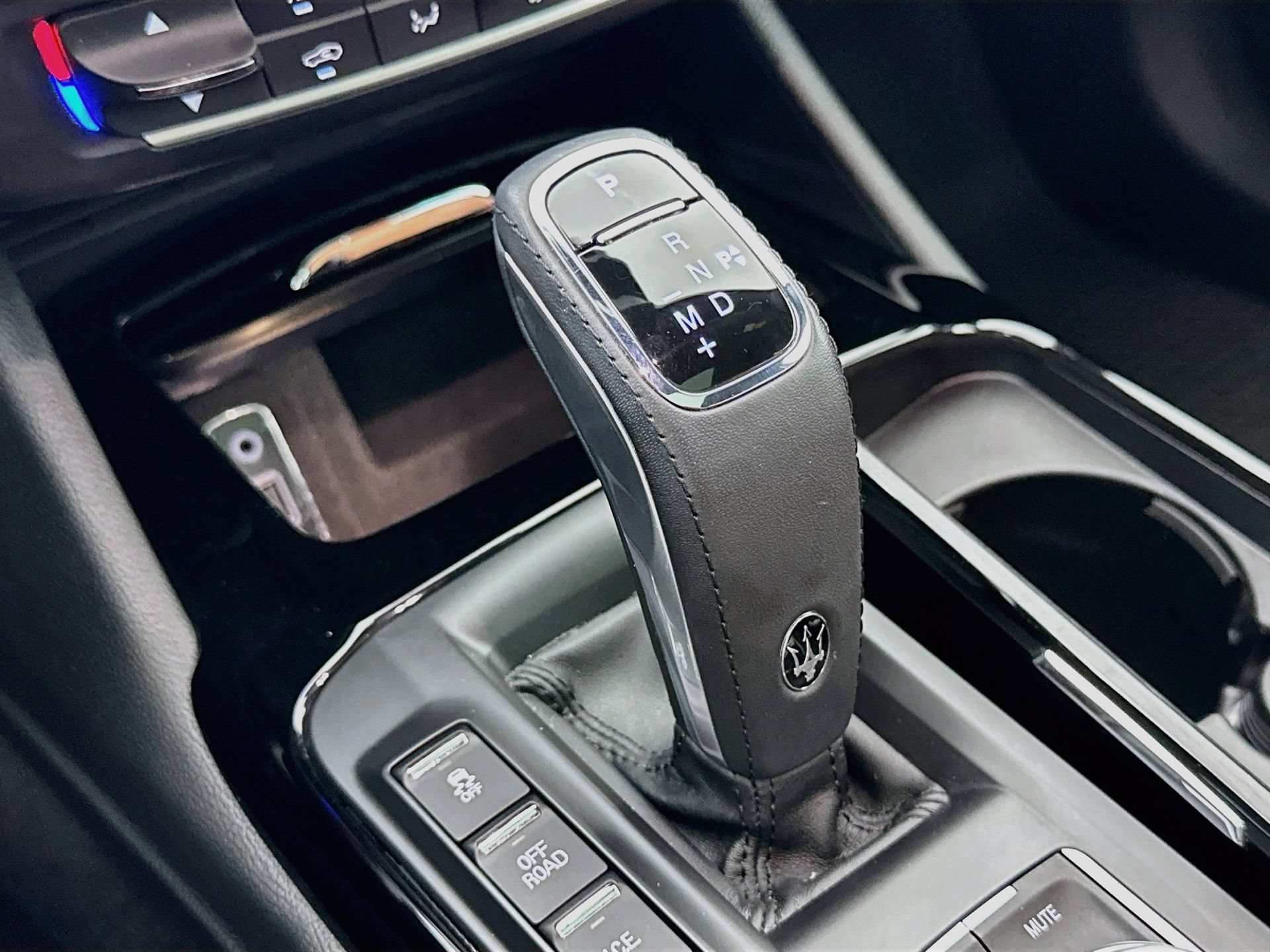 Used 2021 Maserati Levante AWD/4WD image 18