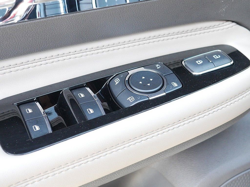 Used 2023 Lincoln Corsair AWD w/ Rear Removable Package Tray image 25