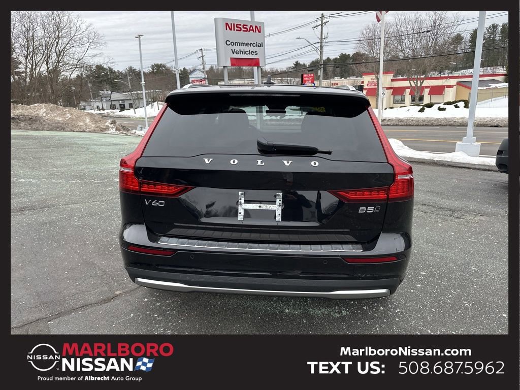 Used 2024 Volvo V60 B5 Cross Country Plus image 5