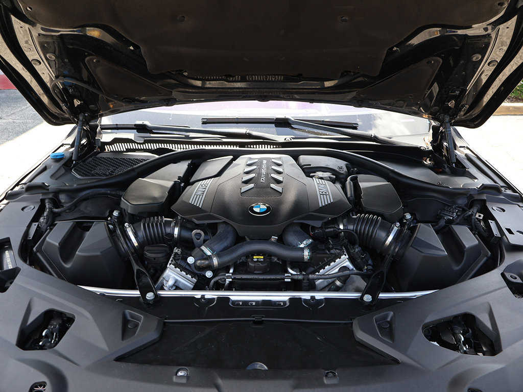 Used 2020 BMW M850i xDrive Coupe w/ M Carbon Exterior Package AWD/4WD image 21