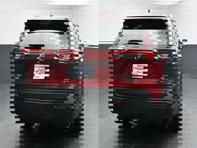 Used 2021 Toyota RAV4 XLE w/ Convenience Package image 14