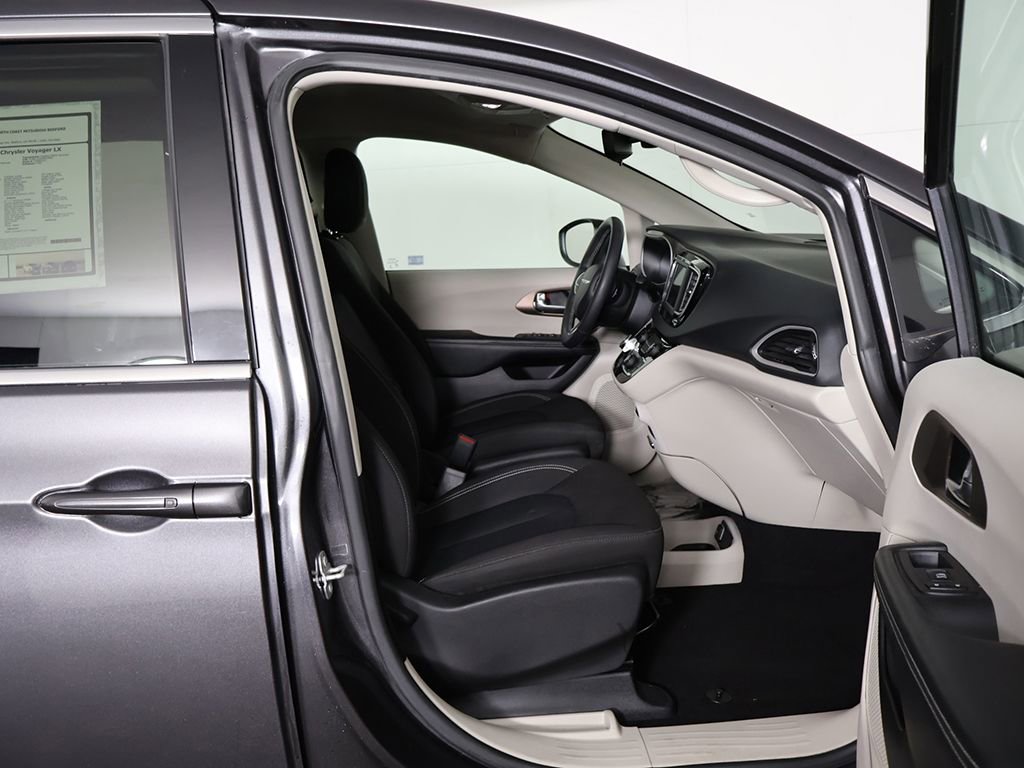 Used 2023 Chrysler Voyager LX FWD image 26
