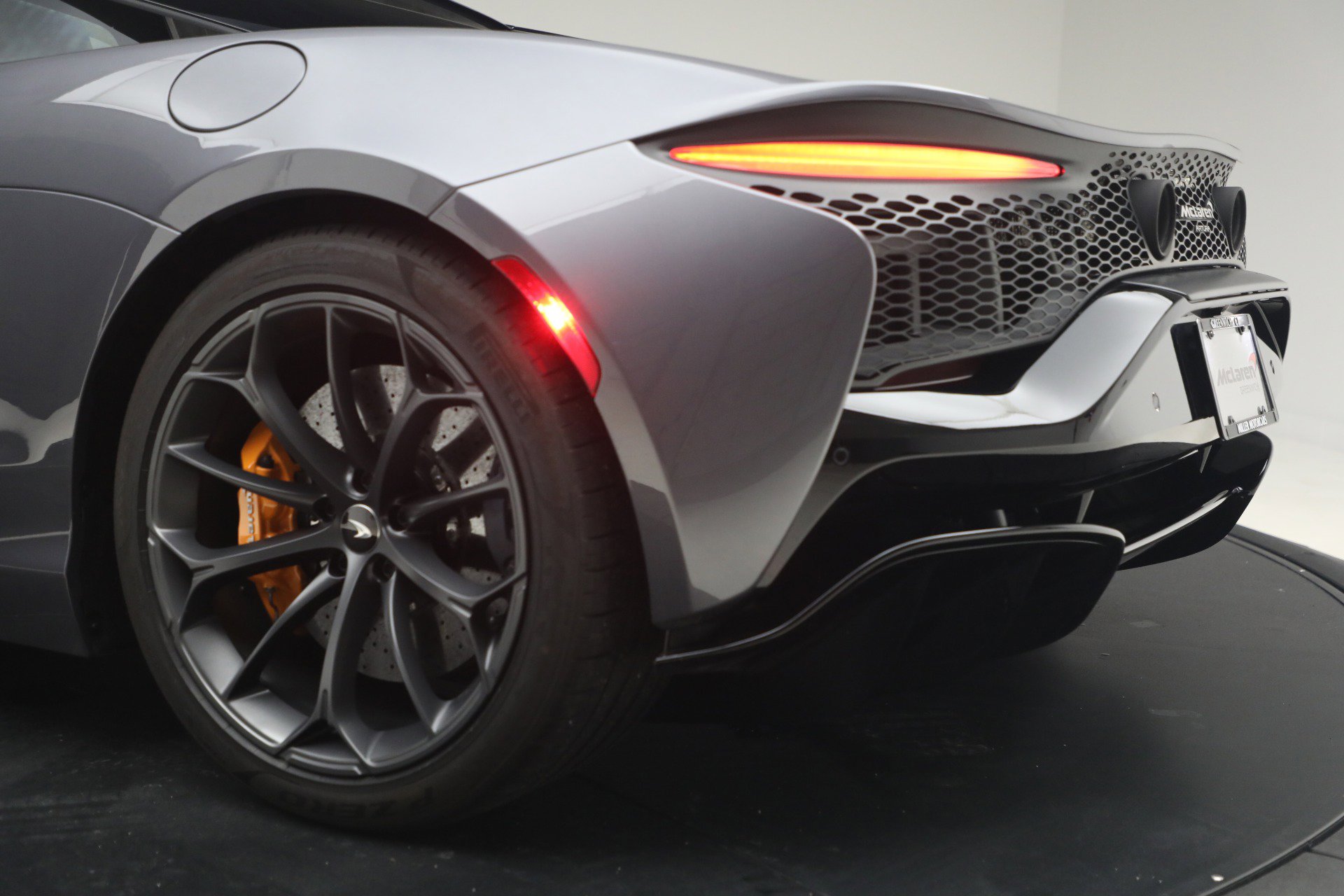 Used 2024 McLaren Artura image 33