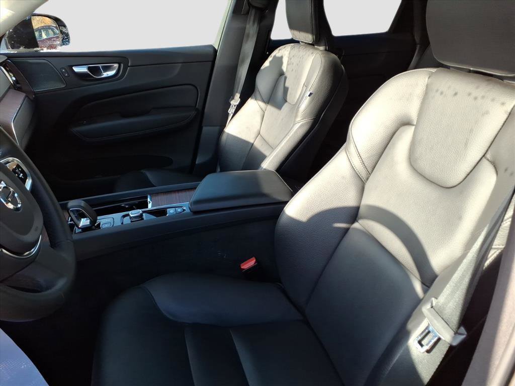 Used 2023 Volvo XC60 B5 Plus w/ Climate Package image 9