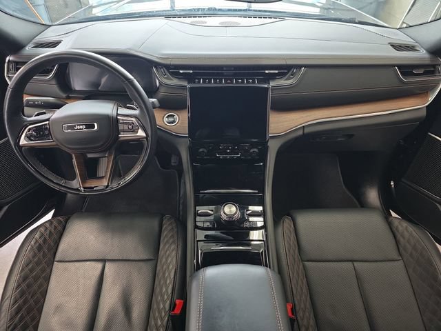 Used 2025 Jeep Grand Cherokee Summit AWD/4WD image 10