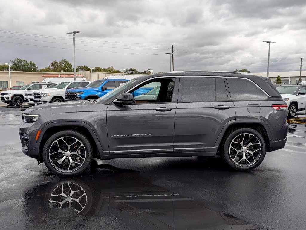 Used 2022 Jeep Grand Cherokee Summit AWD/4WD image 5