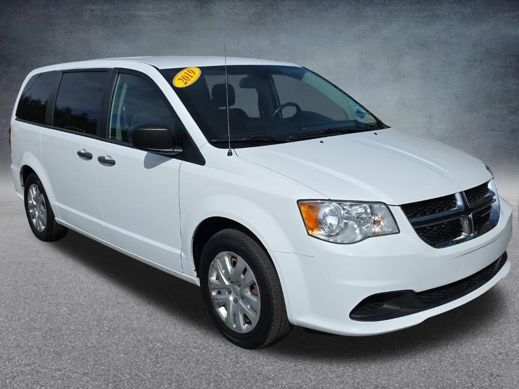 Used 2019 Dodge Grand Caravan SE w/ UConnect Hands-Free Group FWD image 3
