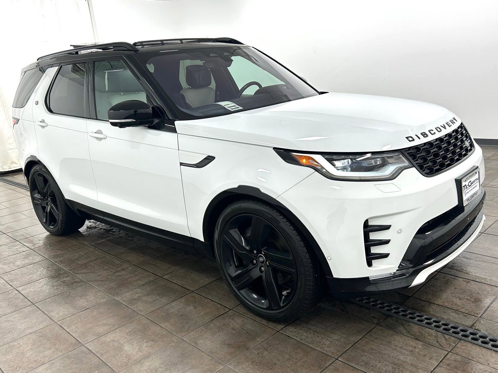 Used 2023 Land Rover Discovery HSE R-Dynamic image 6