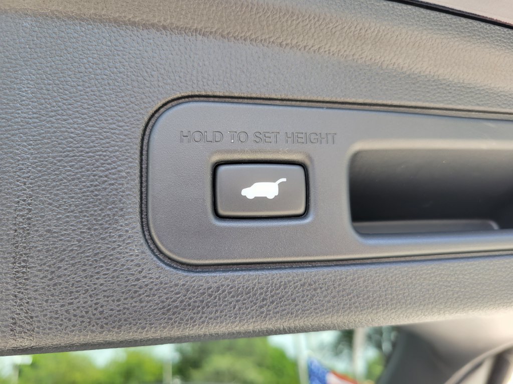 Used 2025 Acura MDX w/ Technology Package FWD image 9