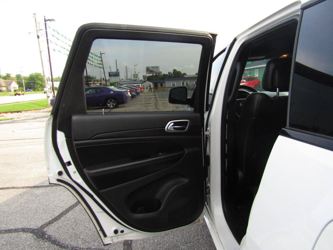 Used 2017 Jeep Grand Cherokee Altitude AWD/4WD image 18