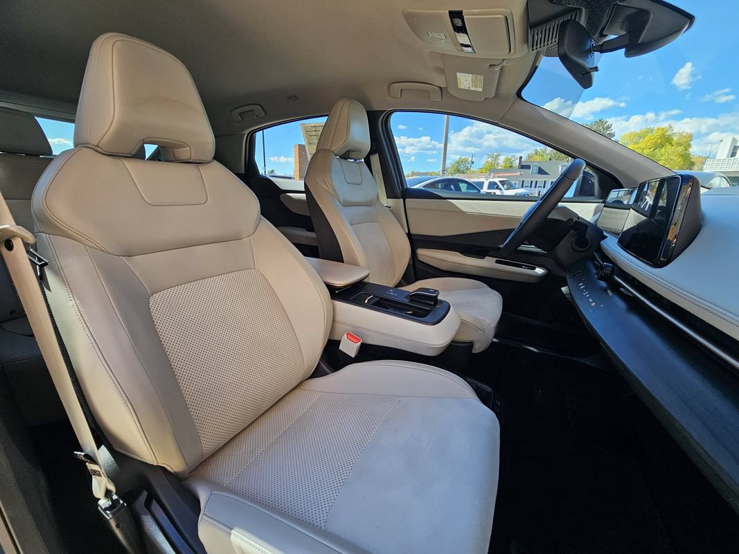 Used 2024 Nissan Ariya AWD image 18