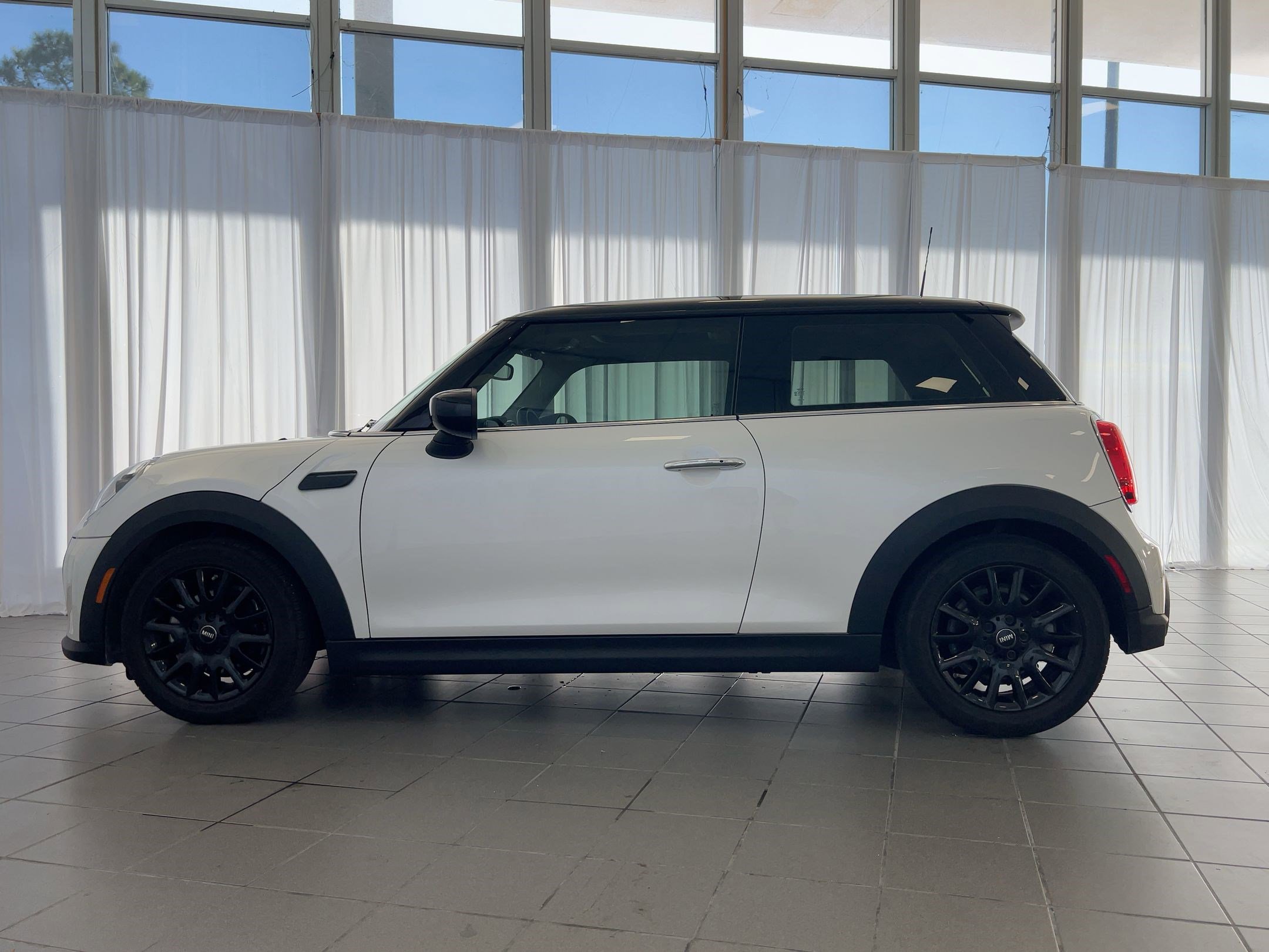 Used 2024 MINI Cooper 2-Door Hardtop image 2