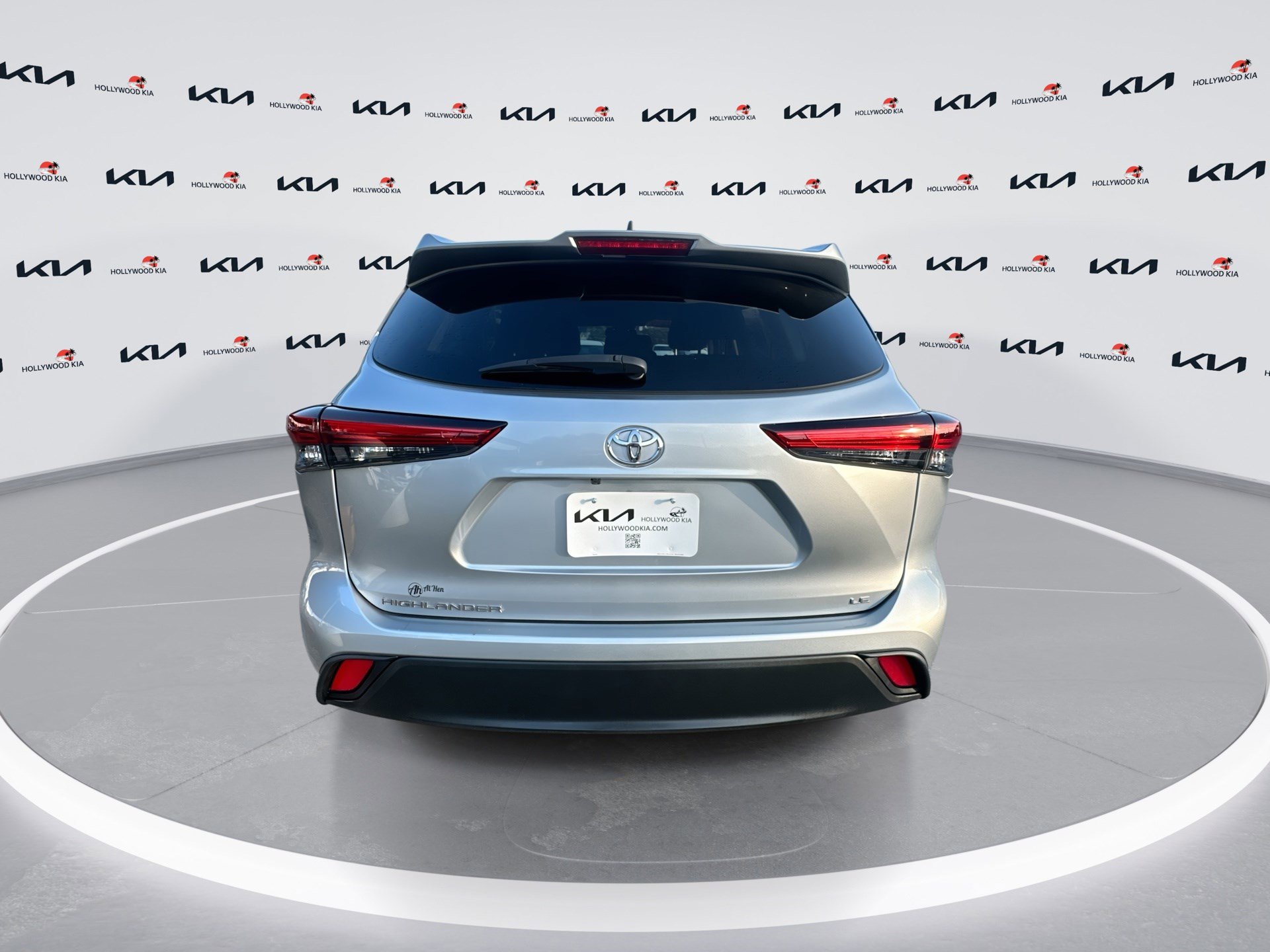 Used 2023 Toyota Highlander LE image 7