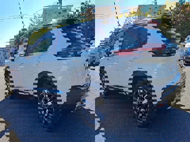 Used 2022 Nissan Rogue SL w/ SL Premium Package image 4