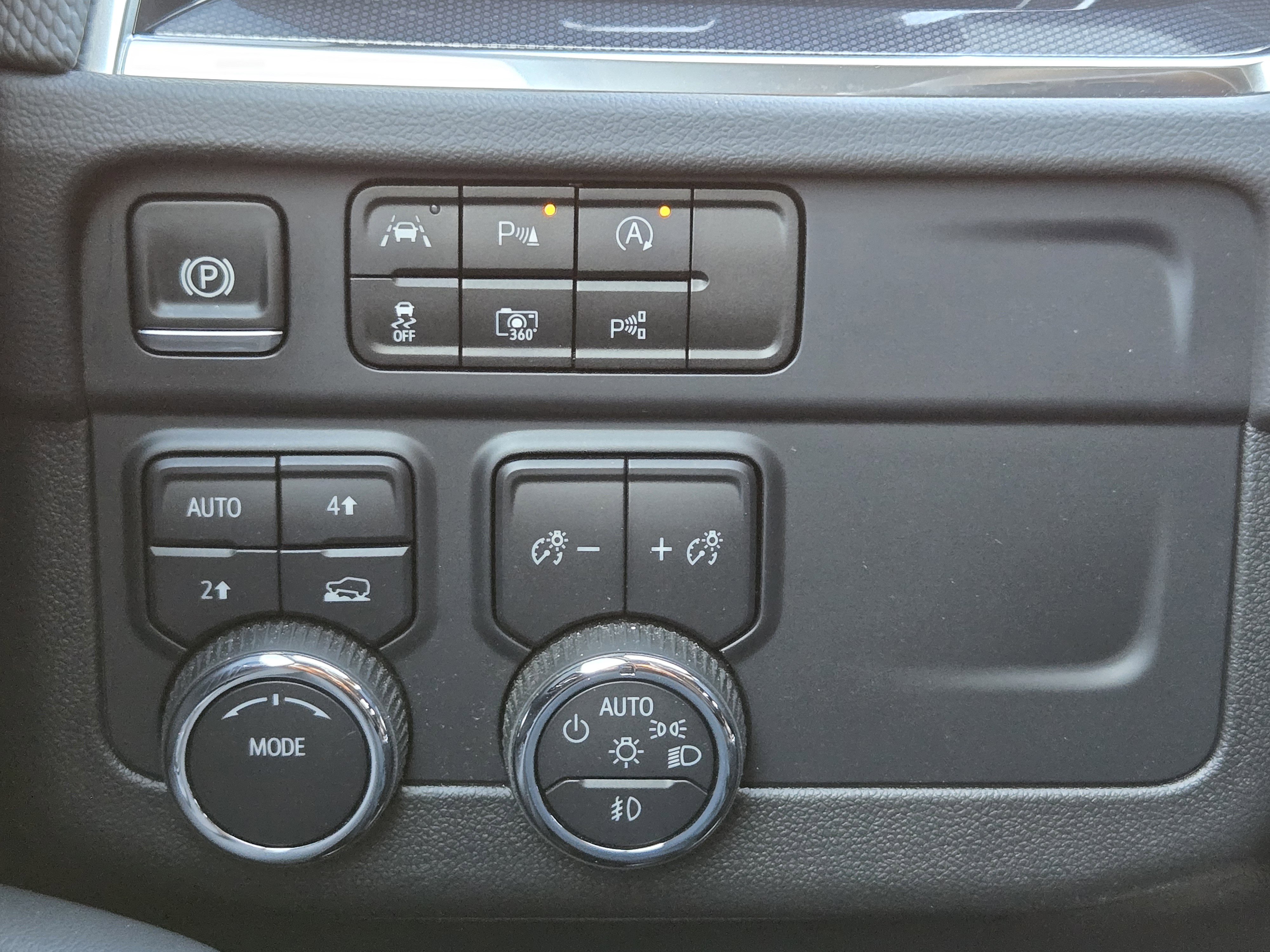 Used 2025 Chevrolet Tahoe RST w/ Comfort Package image 32