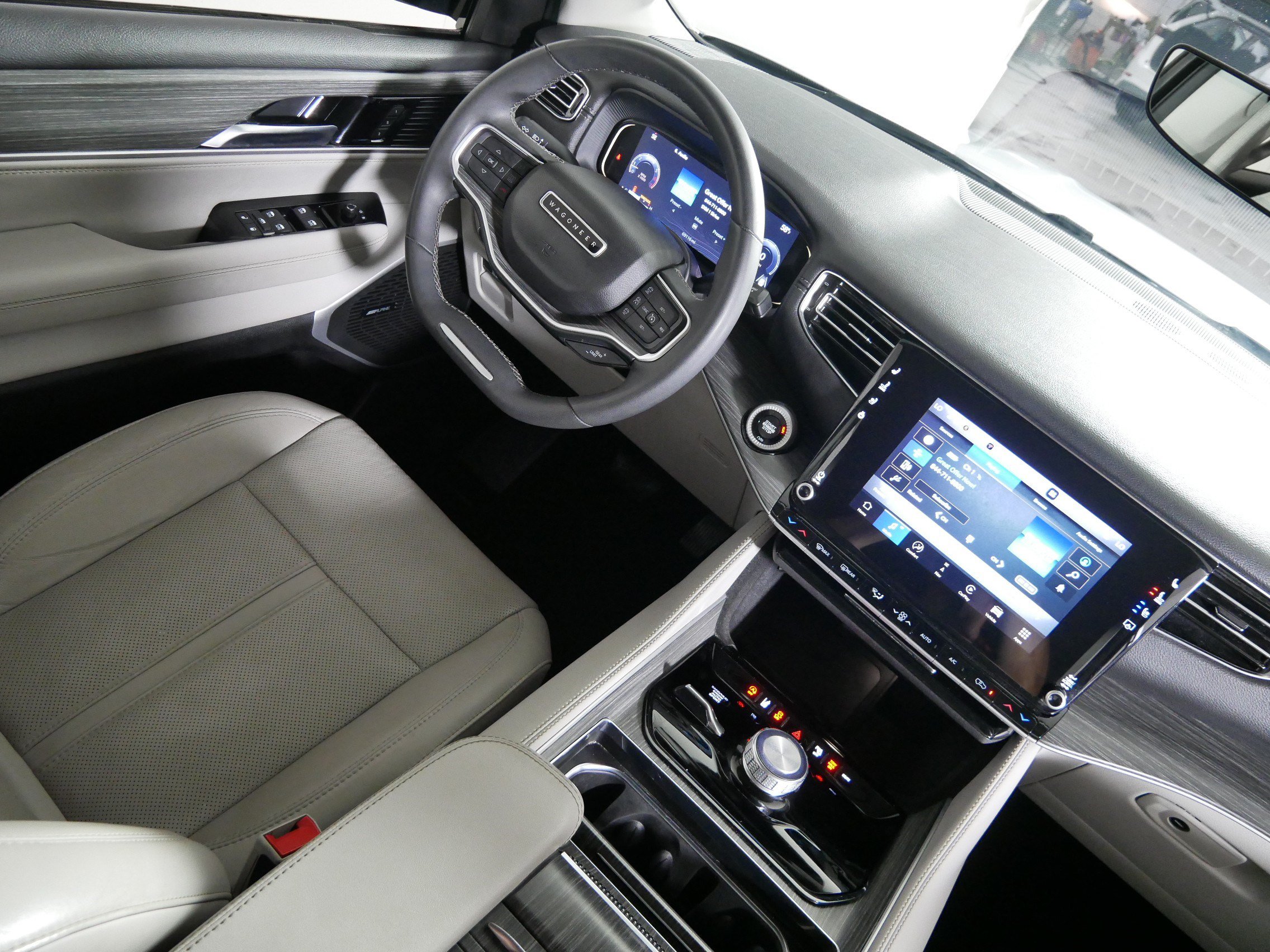 Used 2023 Jeep Wagoneer L Series II AWD/4WD image 9