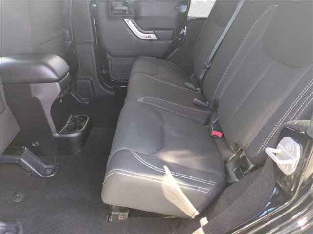 Used 2015 Jeep Wrangler Unlimited Rubicon w/ Connectivity Group image 18