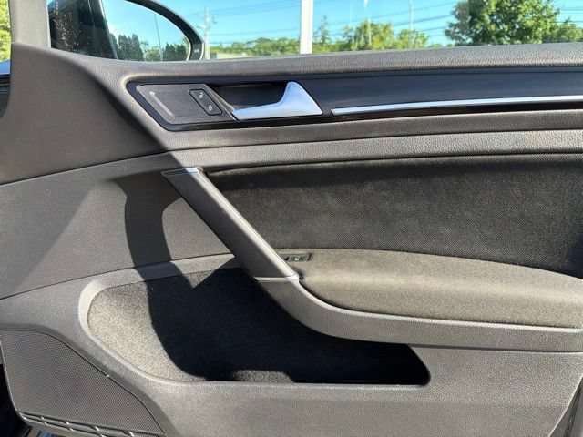 Used 2017 Volkswagen Golf 4-Door FWD image 20