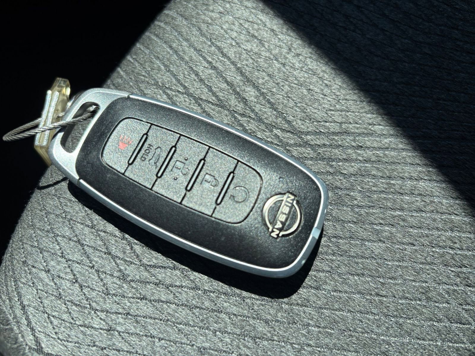Used 2025 Nissan Rogue SV AWD/4WD image 27