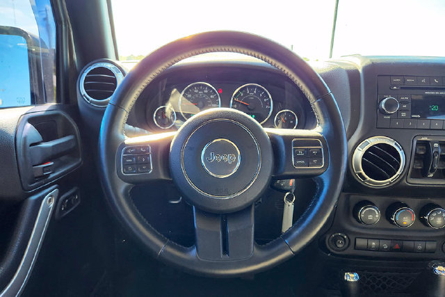 Used 2017 Jeep Wrangler Unlimited Sahara w/ Connectivity Group AWD/4WD image 10
