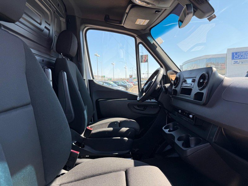 Used 2025 Mercedes-Benz Sprinter 2500 image 10