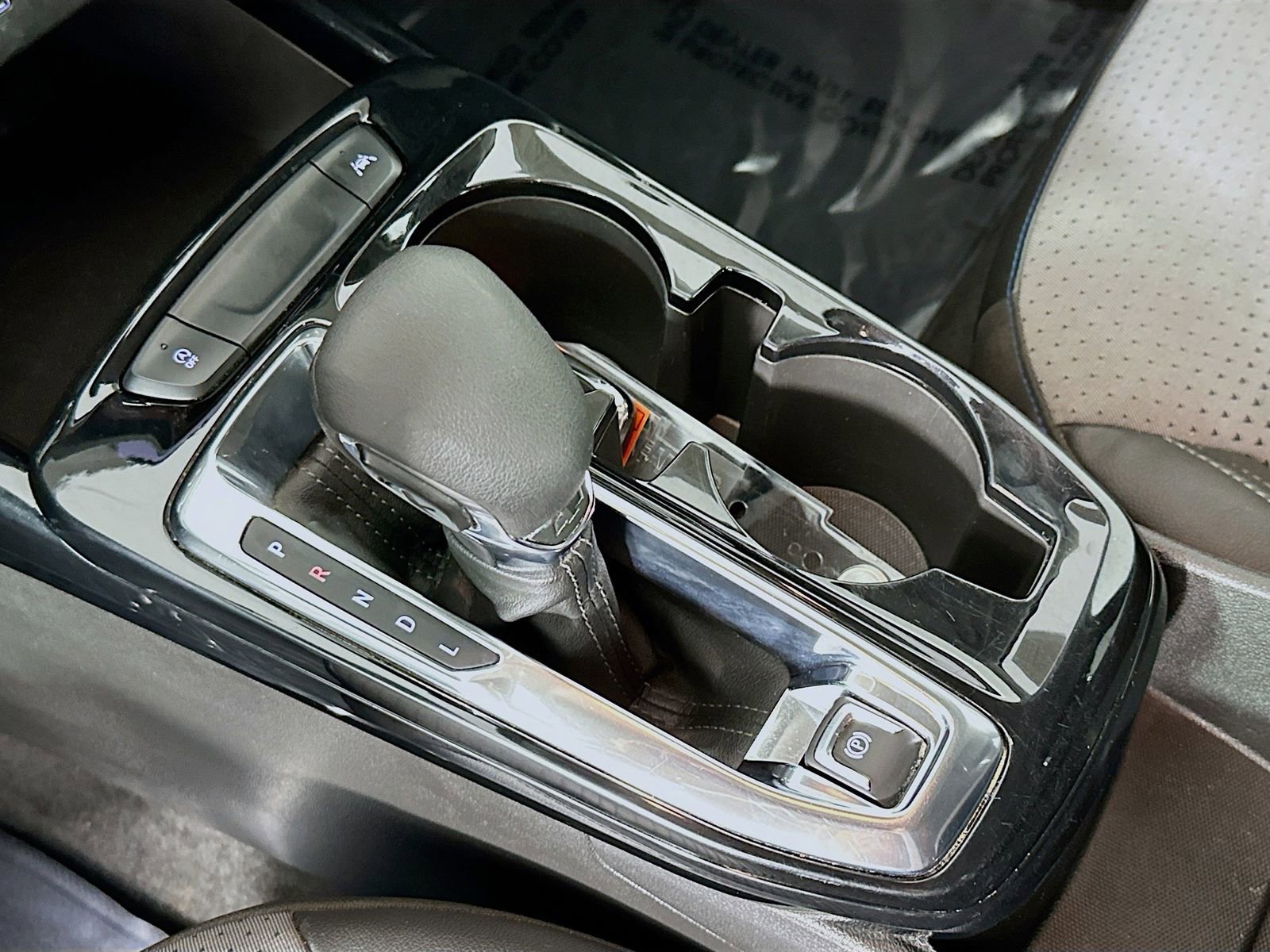 Used 2025 Chevrolet Trax LT FWD image 17