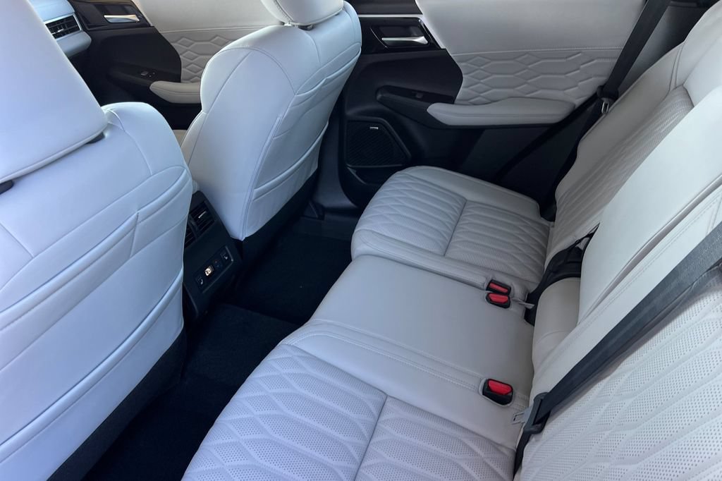 New 2026 Mitsubishi Outlander SEL FWD image 13