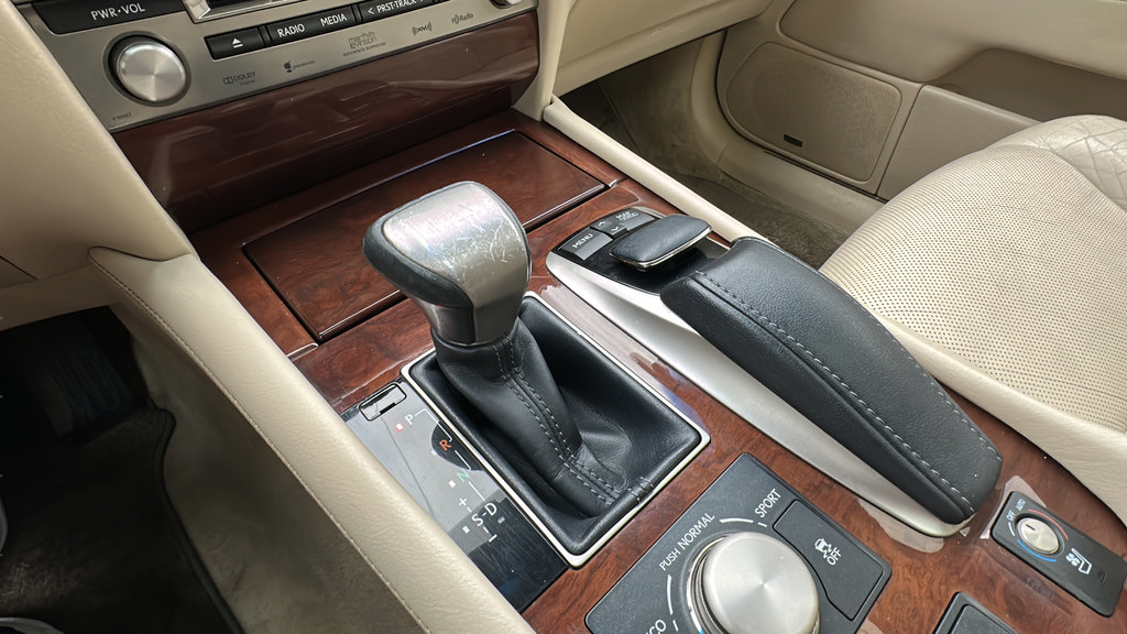 Used 2014 Lexus LS 460 AWD w/ Comfort Package image 17