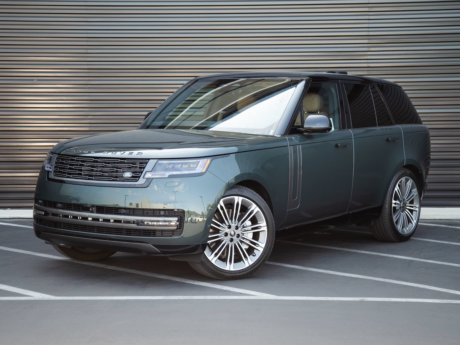 Used 2025 Land Rover Range Rover SE AWD/4WD image 1