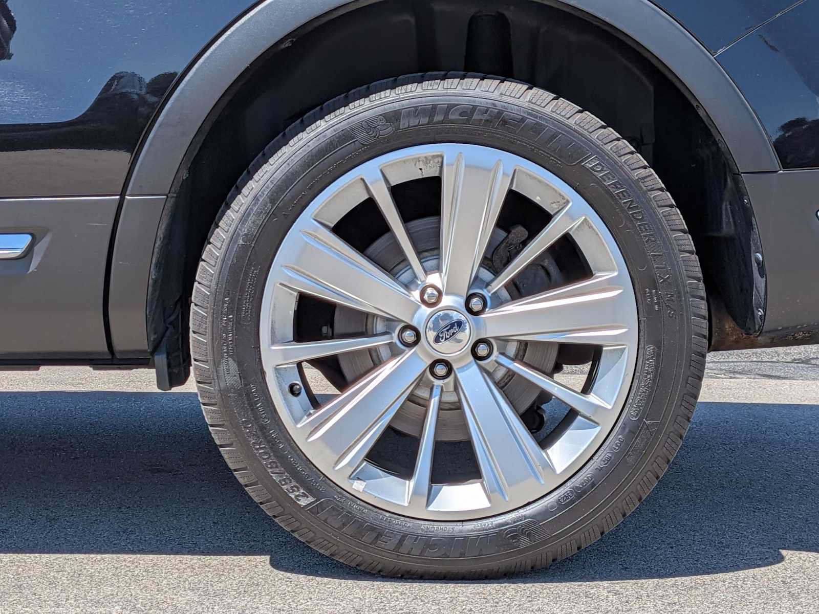 Used 2019 Ford Explorer Limited w/ Class III Trailer Tow Package AWD/4WD image 12