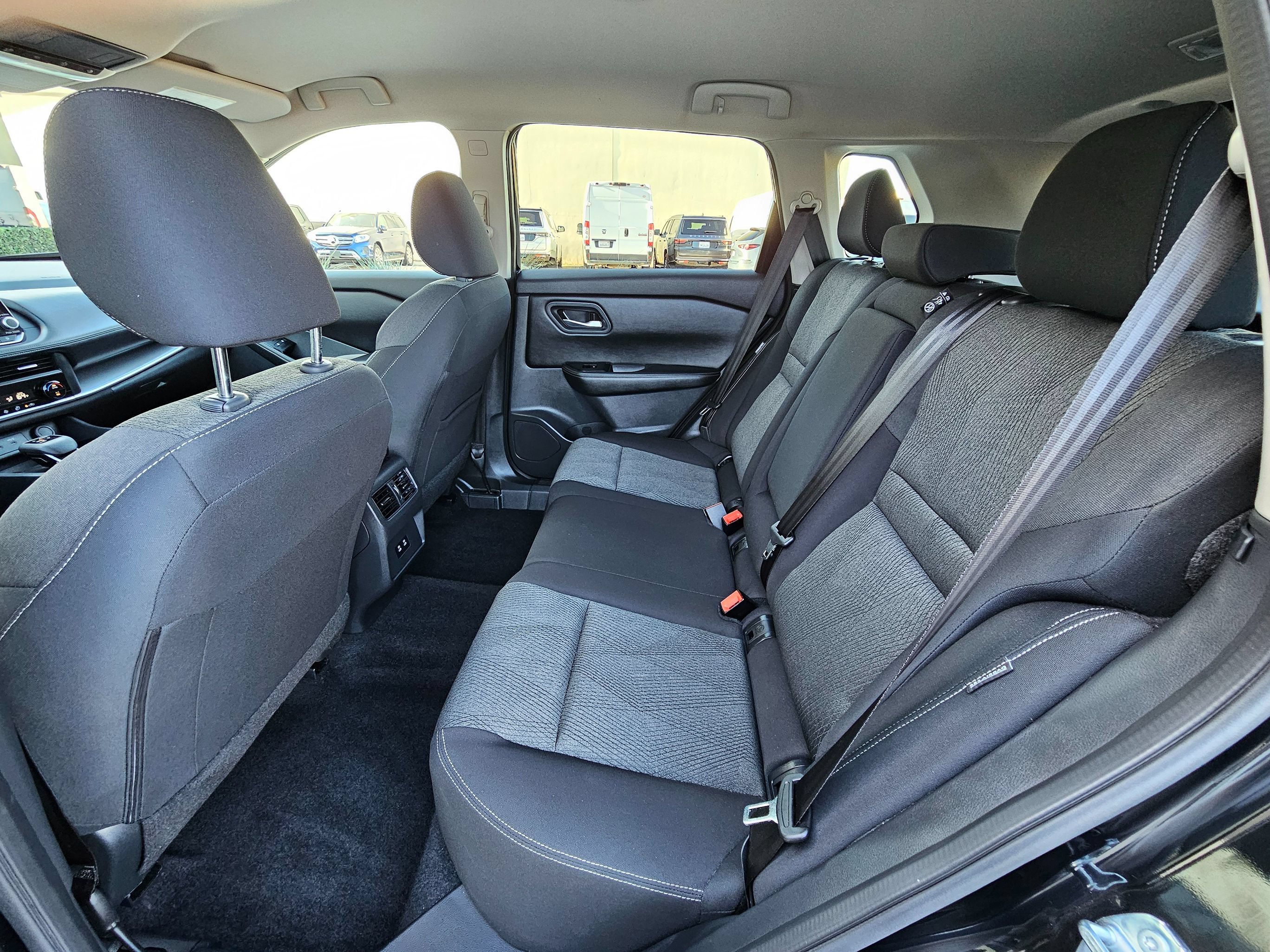 Used 2025 Nissan Rogue SV FWD image 18
