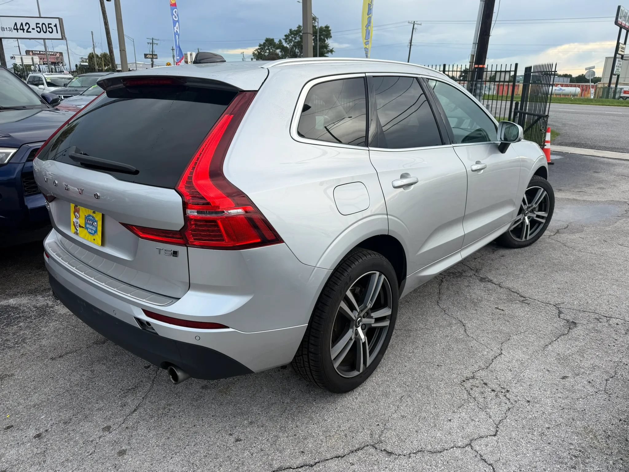 Used 2021 Volvo XC60 T5 Momentum w/ Protection Package Premier AWD/4WD image 4
