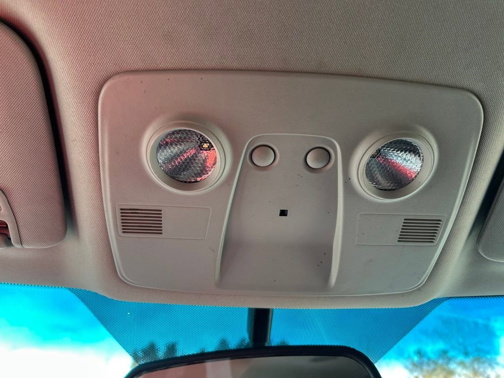 Used 2015 Chevrolet Traverse LT image 32