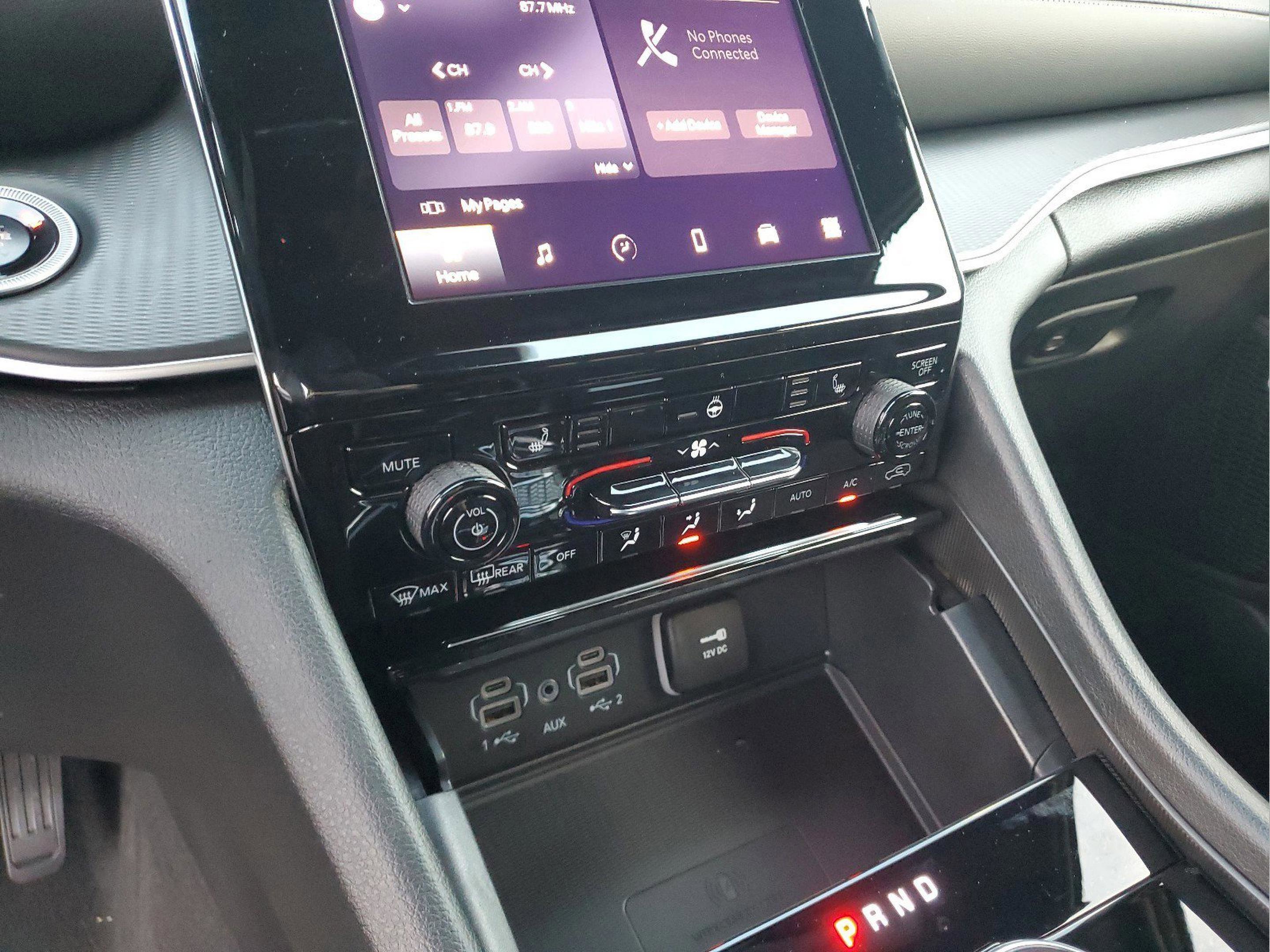 New 2025 Jeep Grand Cherokee Laredo w/ Luxury Tech Group I image 17