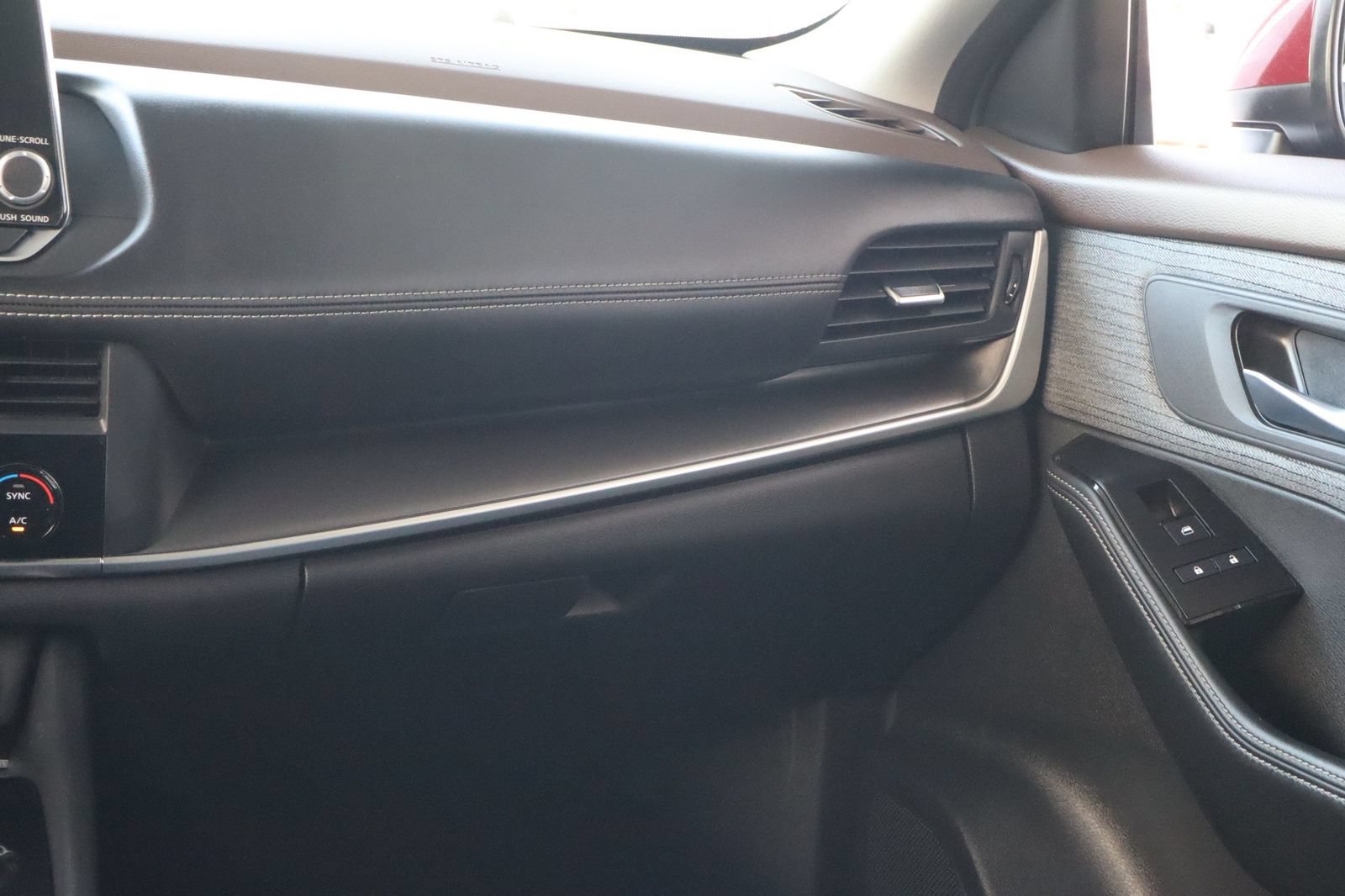 Used 2023 Nissan Rogue SV FWD image 31