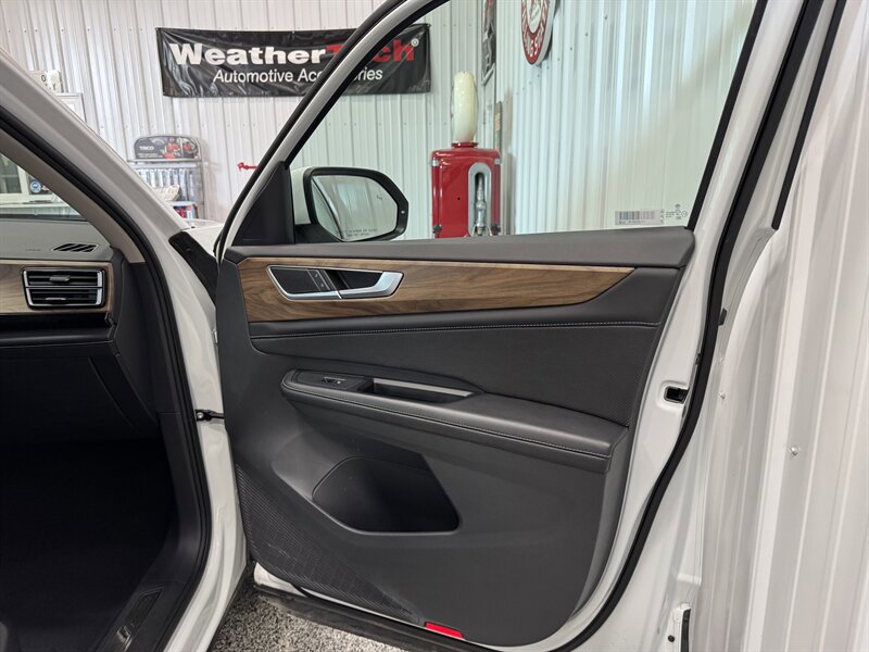 Used 2024 Volkswagen Atlas SE image 20