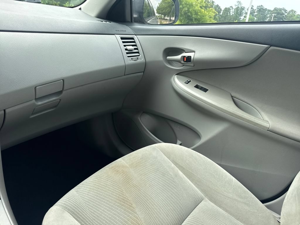 Used 2012 Toyota Corolla LE FWD image 17