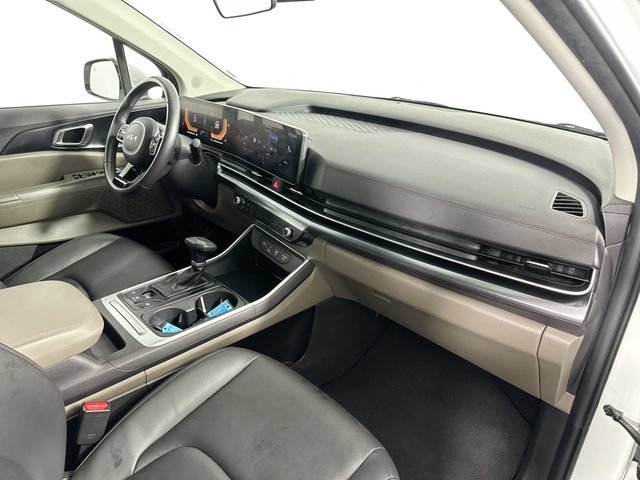 Used 2025 Kia Carnival FWD image 29