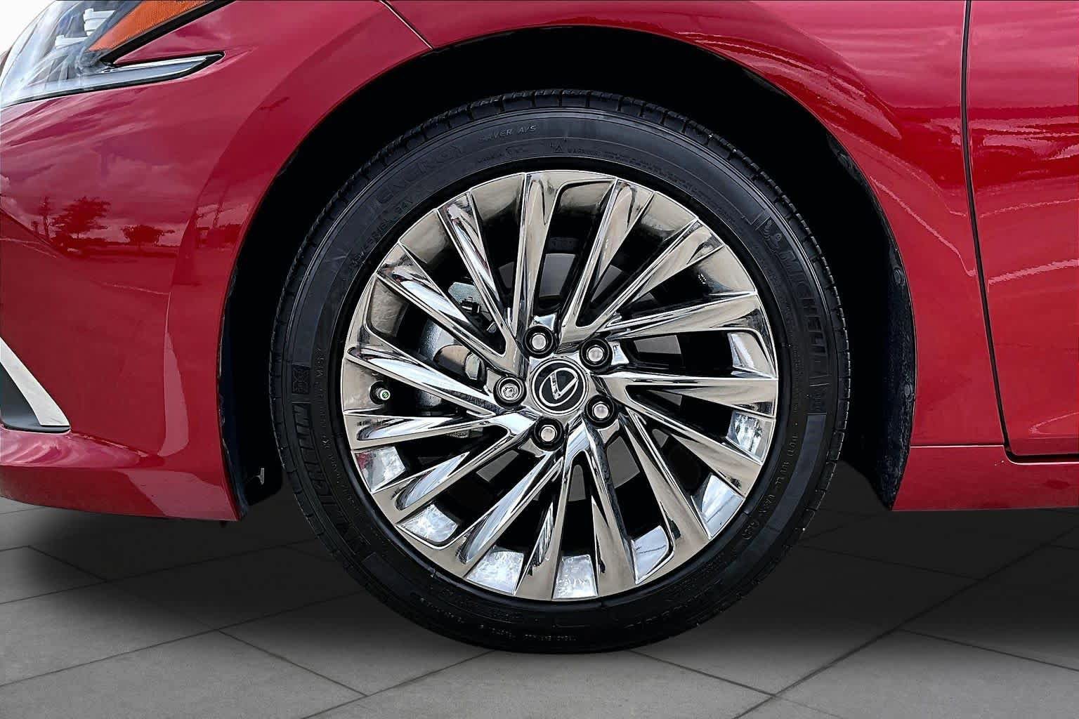 Used 2025 Lexus ES 350 Ultra Luxury w/ Accessory Package (Z1) FWD image 11