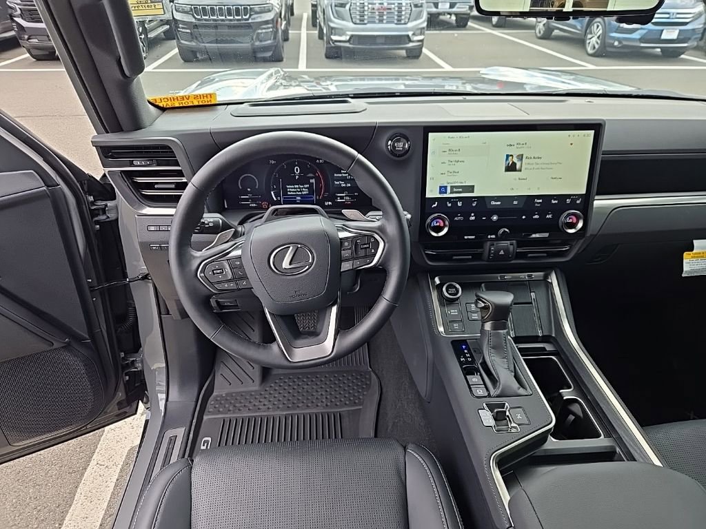 Used 2025 Lexus GX 550 w/ Accessory Package (2T) image 13