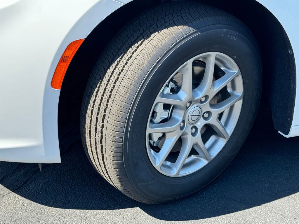 New 2026 Chrysler Pacifica Select image 9