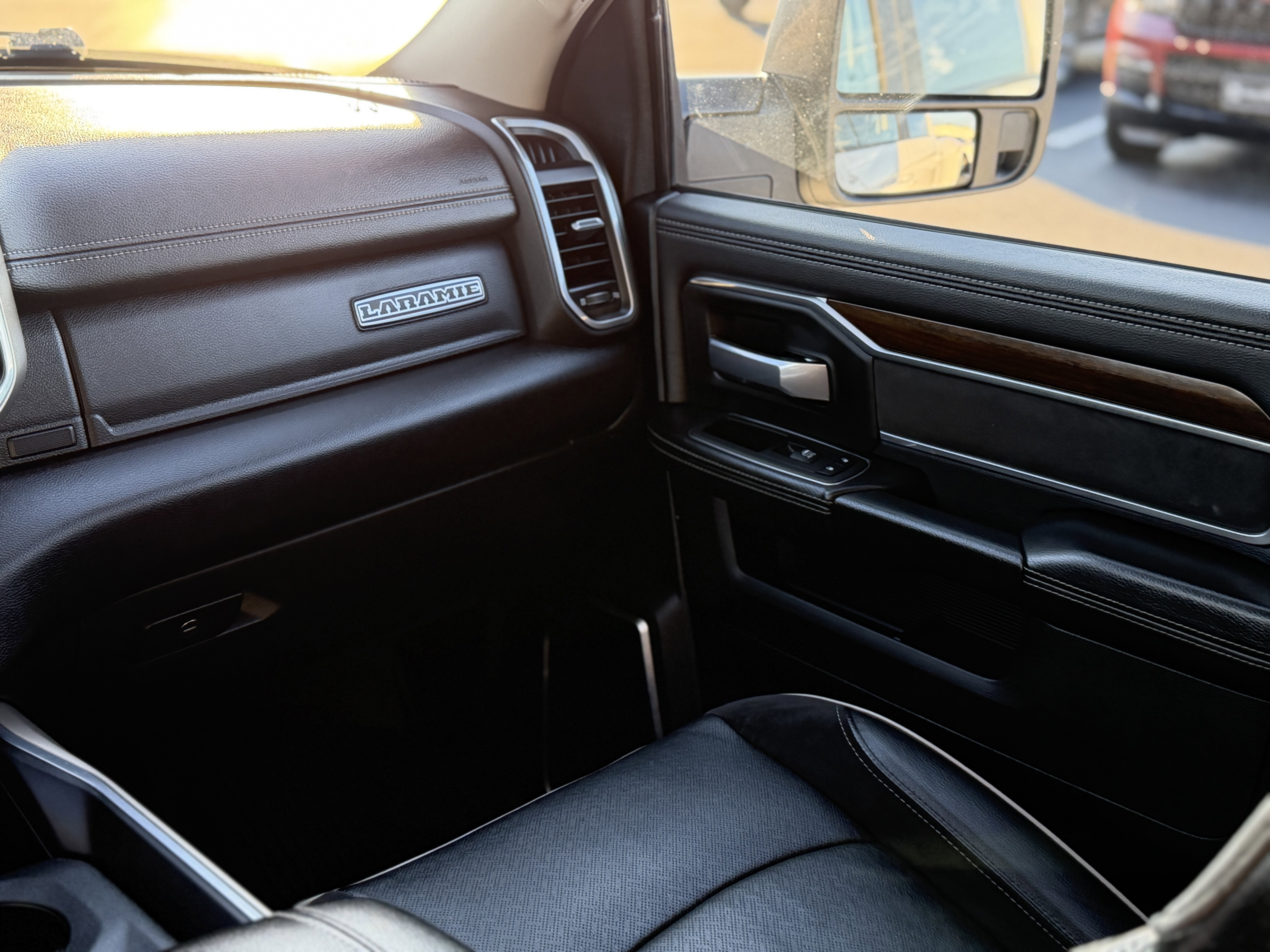 Used 2024 RAM 3500 Laramie image 15