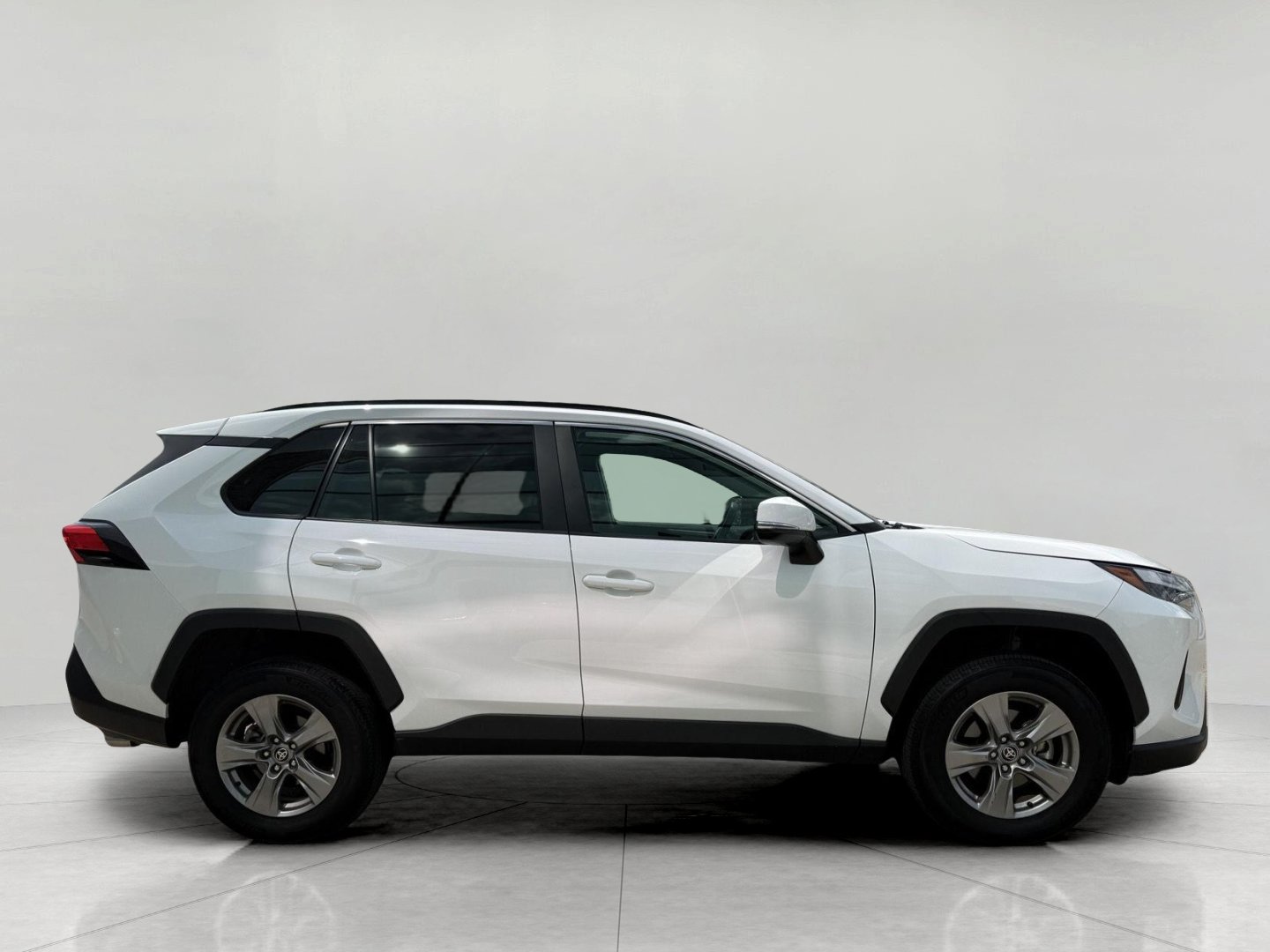 Used 2025 Toyota RAV4 XLE AWD/4WD image 13