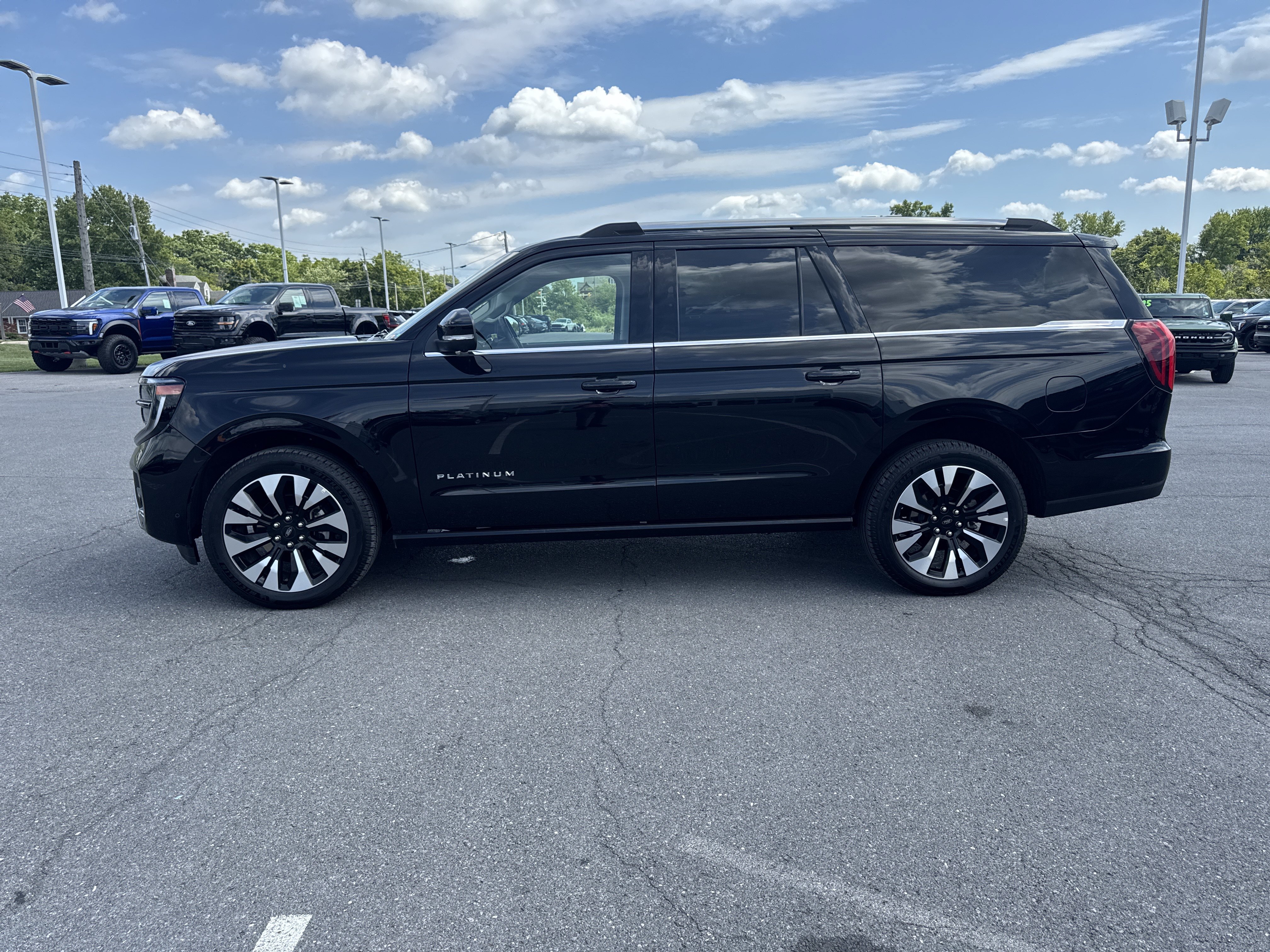 Used 2025 Ford Expedition Max Platinum w/ Driver's Package AWD/4WD image 15
