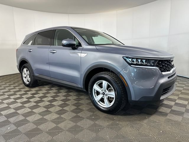 Used 2023 Kia Sorento LX image 2