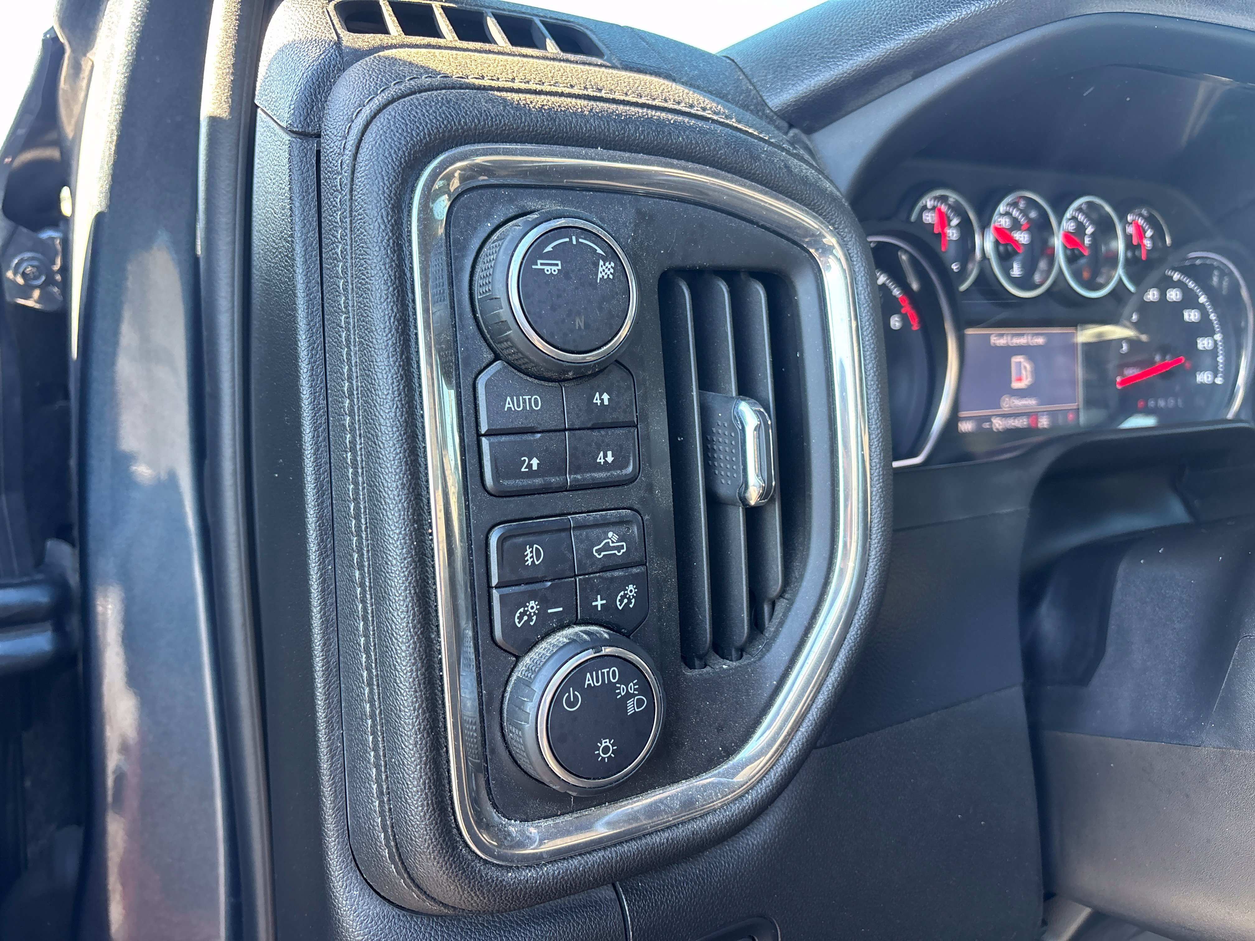 Used 2019 Chevrolet Silverado 1500 LT Trail Boss AWD/4WD image 15