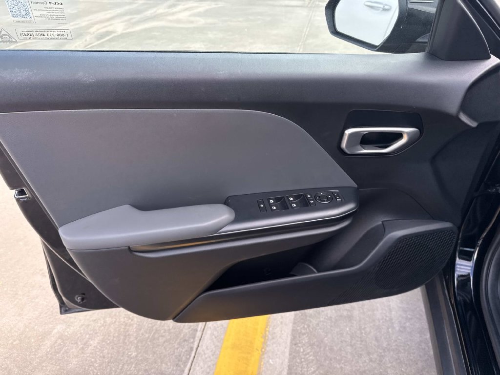 Used 2025 Kia K4 FWD image 25