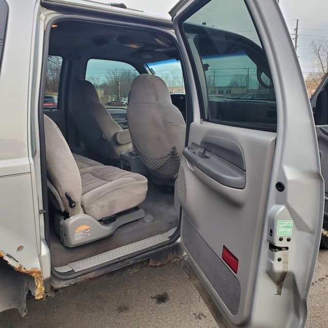 Used 2001 Ford Excursion XLT image 26