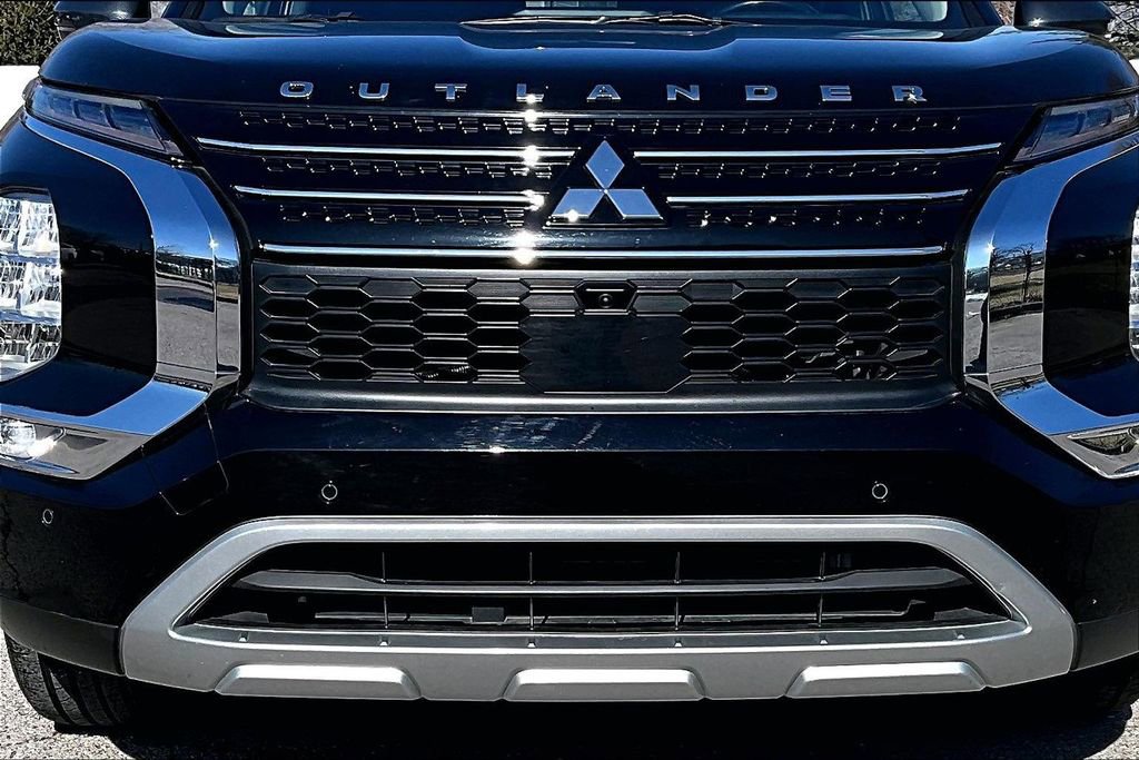 Used 2022 Mitsubishi Outlander SE image 30